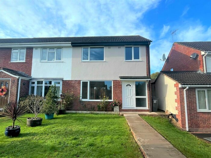 3 Bedroom Semi-Detached House To Rent In Queensway, Taunton, TA1