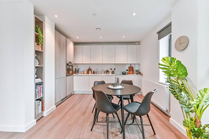 2 Bedroom Flat To Rent In College Road, Croydon, CR0