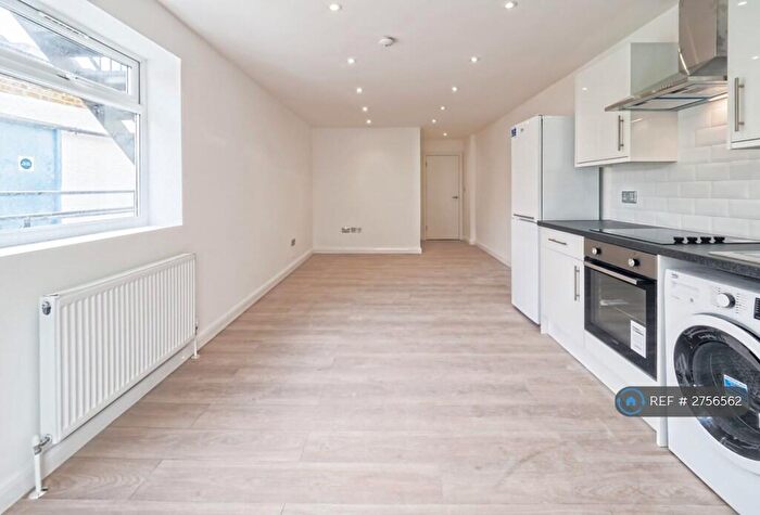 2 Bedroom Flat To Rent In Church Street, Enfield, EN2