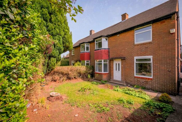 3 Bedroom Semi-Detached House To Rent In Peckett Close, Huddersfield, HD3