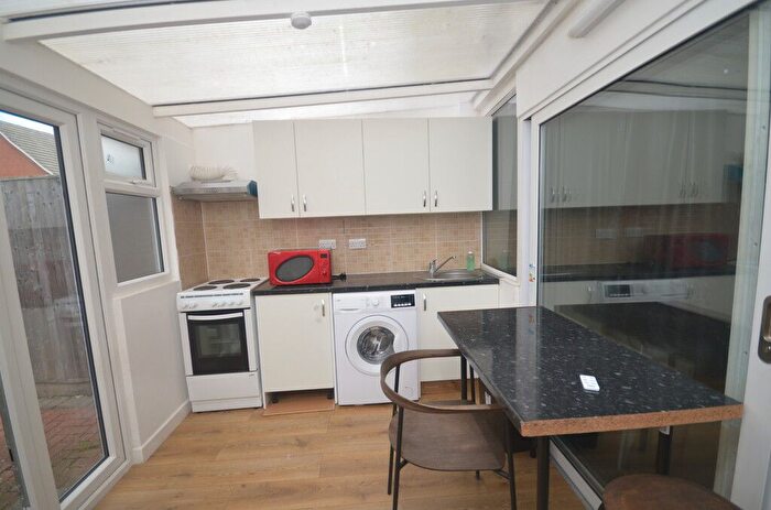 1 Bedroom Flat To Rent In Shropshire Close, Mitcham, CR4