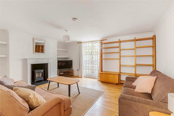 2 Bedroom Apartment To Rent In Queensbridge Road, Shoreditch, London, E2