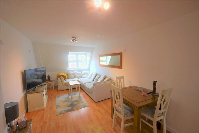2 Bedroom Flat To Rent In Stoneyard, Western Gardens, Brentwood, CM14
