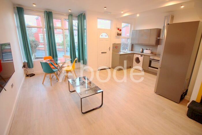 4 Bedroom Property To Rent In Beechwood Crescent, Leeds, West Yorkshire, LS4