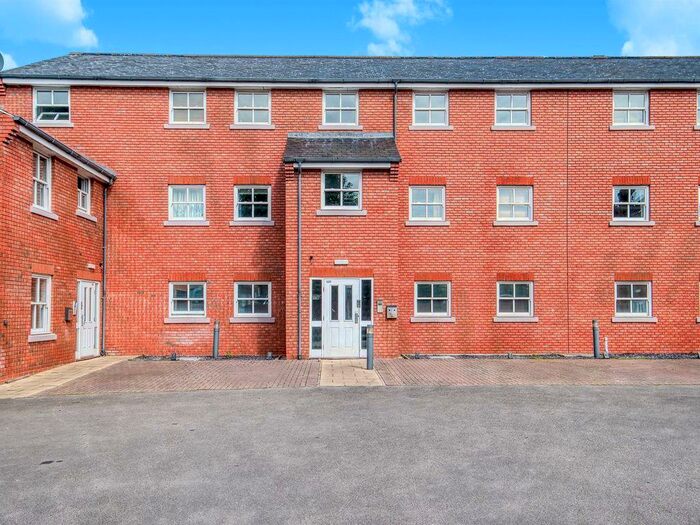 3 Bedroom Flat To Rent In Packington Place, Chapel Street, CV31