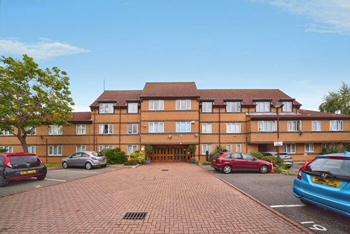 2 Bedroom Flat For Sale In Limewood Court, Beehive Lane, Ilford, IG4