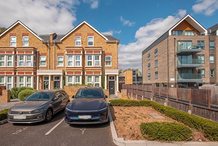 3 Bedroom Detached House For Sale In Antoinette Close, Kingston Upon Thames, KT1