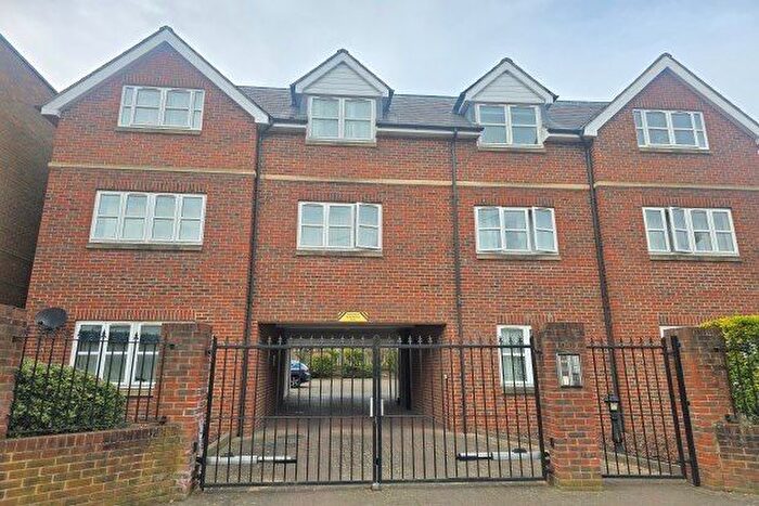 1 Bedroom Flat To Rent In Ladysmith Road, Enfield, EN1