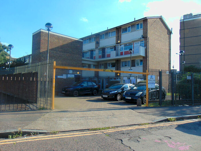 3 Bedroom Flat To Rent In Canning Town, London, E16
