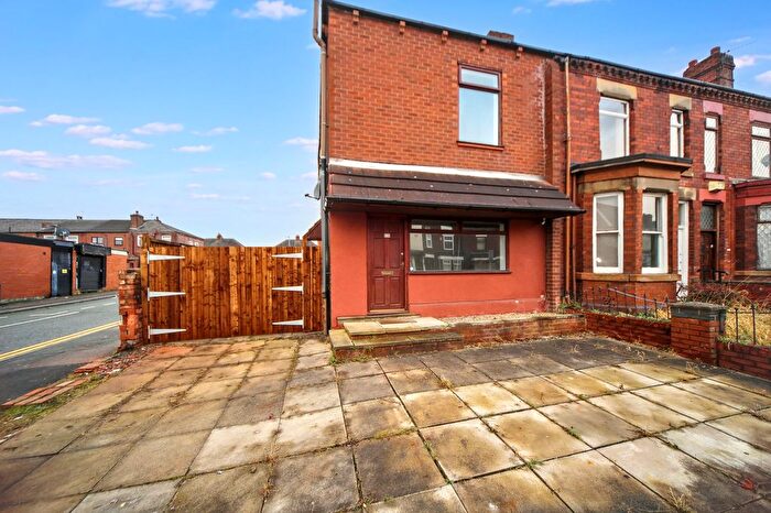 3 Bedroom End Terrace House For Sale In Wigan Road, Ashton-In-Makerfield, WN4