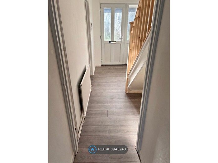 3 Bedroom Terraced House To Rent In Humber Way, Slough, SL3