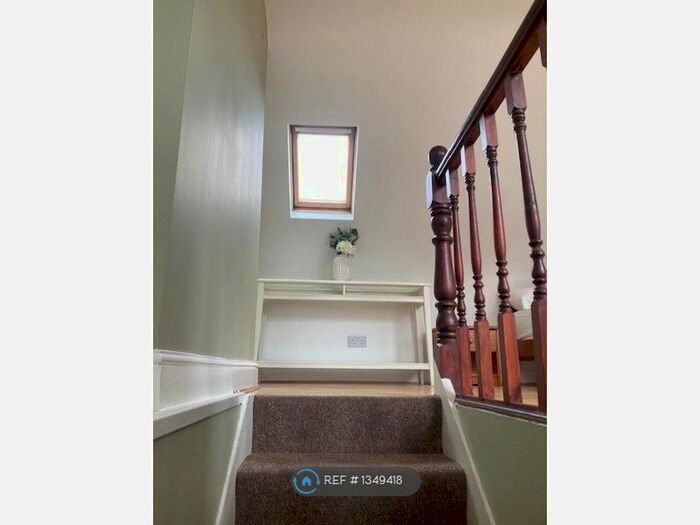 Studio To Rent In Castletown Road, London, W14