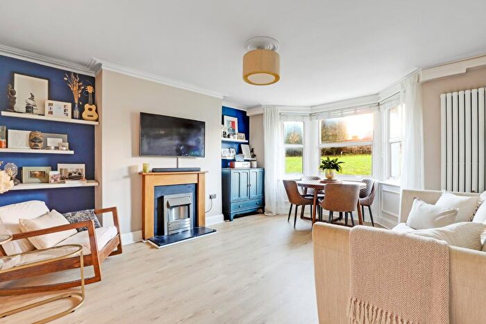 2 Bedroom Flat For Sale In Oakfield Road, Penge, London, SE20