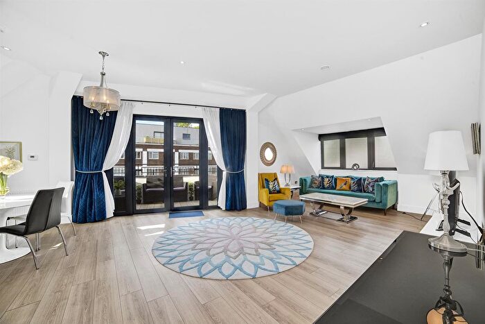 3 Bedroom Flat To Rent In Finchley Lane, London, NW4