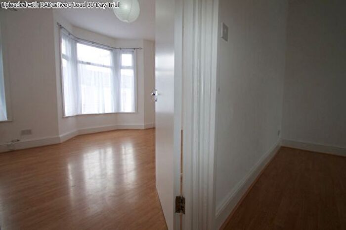2 Bedroom Flat To Rent In Savoy Close, London, E15
