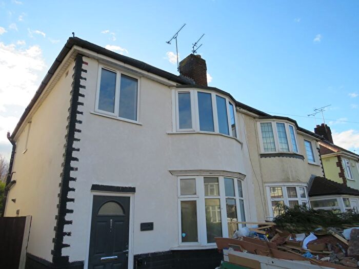 3 Bedroom Semi-Detached House To Rent In Swan Crescent, Oldbury, B69
