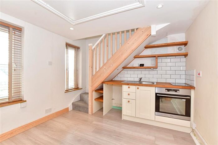 1 Bedroom Flat For Sale In Maidstone Road, Paddock Wood, Tonbridge, Kent, TN12