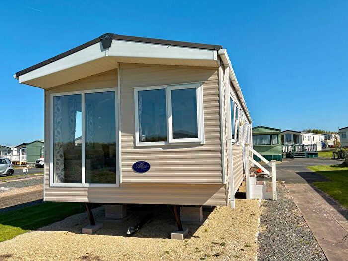 3 Bedroom Mobile/park Home For Sale In Oakmere Park, Hanley Swan, Worcester, WR8