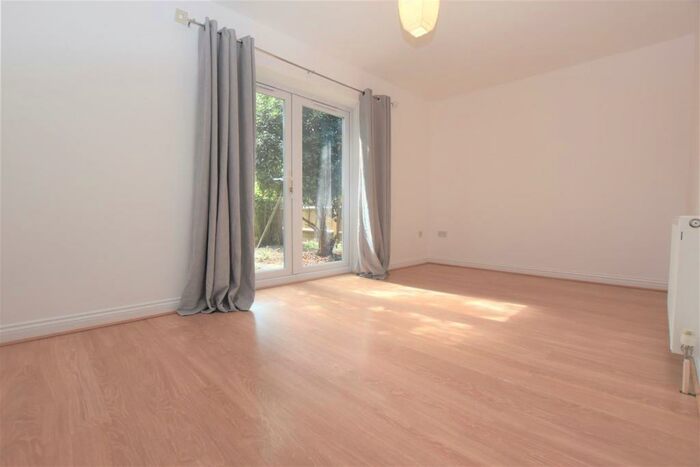 2 Bedroom Bungalow To Rent In Henley Road, Caversham, RG4