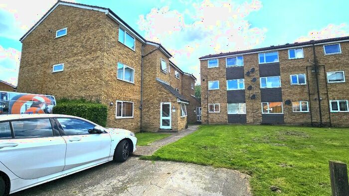 1 Bedroom Apartment To Rent In Swans Hope, Loughton, Essex, IG10