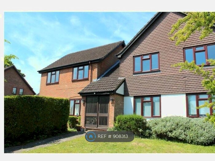 1 Bedroom Flat To Rent In The Laurels, Farnham GU9