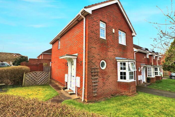 3 Bedroom Link Detached House To Rent In Longcroft Gardens, Welwyn Garden City, AL8