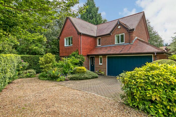 4 Bedroom Detached House To Rent In Monarch Way, Winchester, SO22