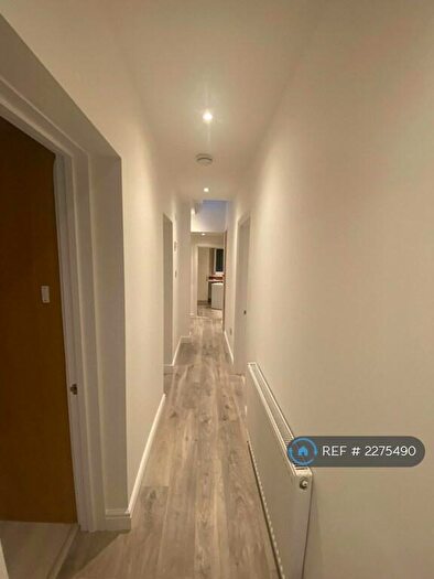 3 Bedroom Flat To Rent In Foxley Lane, Purley, CR8