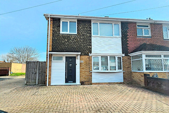 3 Bedroom End Of Terrace House For Sale In Parker Close, Gosport, PO12