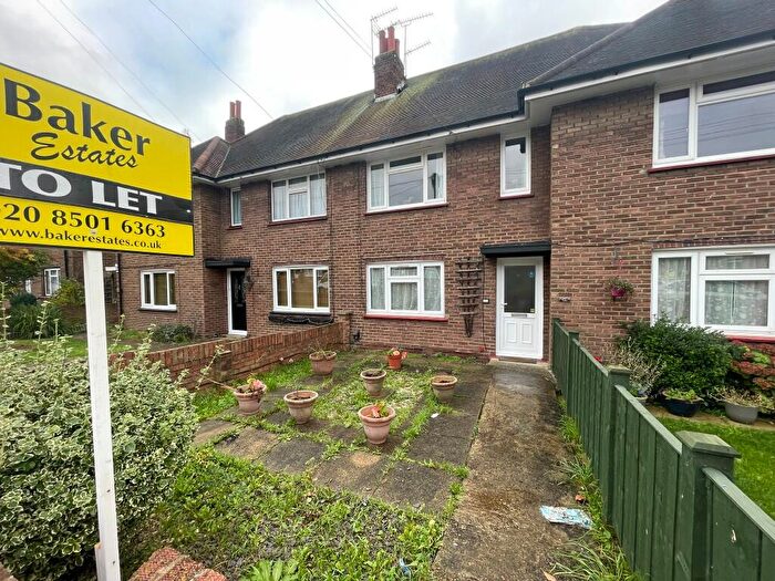 2 Bedroom Ground Maisonette To Rent In Chelmsford Avenue, Romford, London, RM5