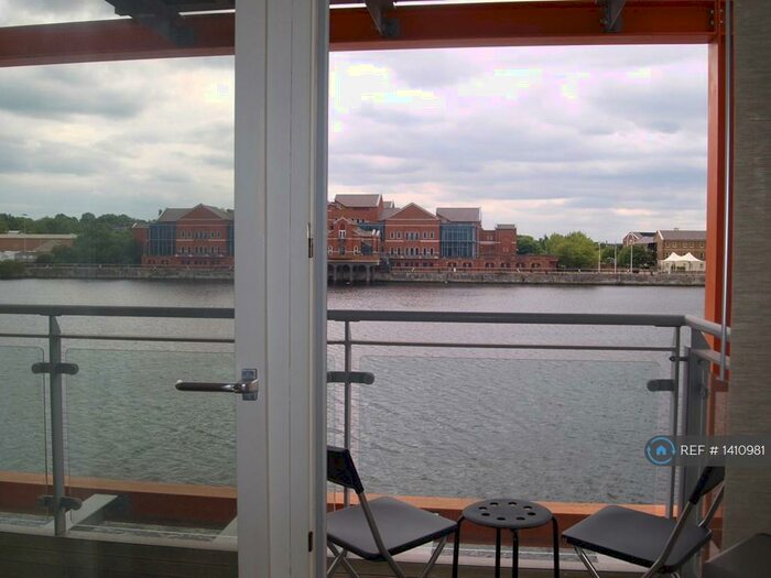 2 Bedroom Flat To Rent In Watersmeet, Chatham, ME4