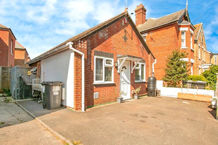 1 Bedroom Bungalow For Sale In Wolverton Road, Bournemouth, Dorset, BH7