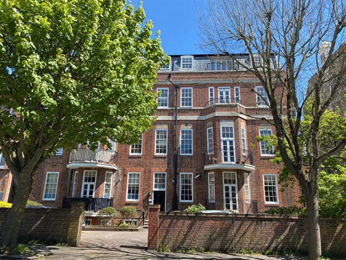 2 Bedroom Apartment To Rent In Rochester Gardens, Hove, BN3