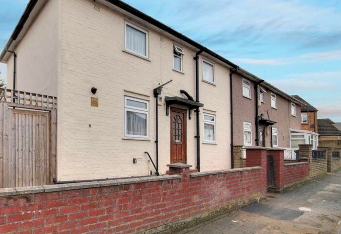 4 Bedroom Terraced House To Rent In Bingley Road, Greenford, UB6