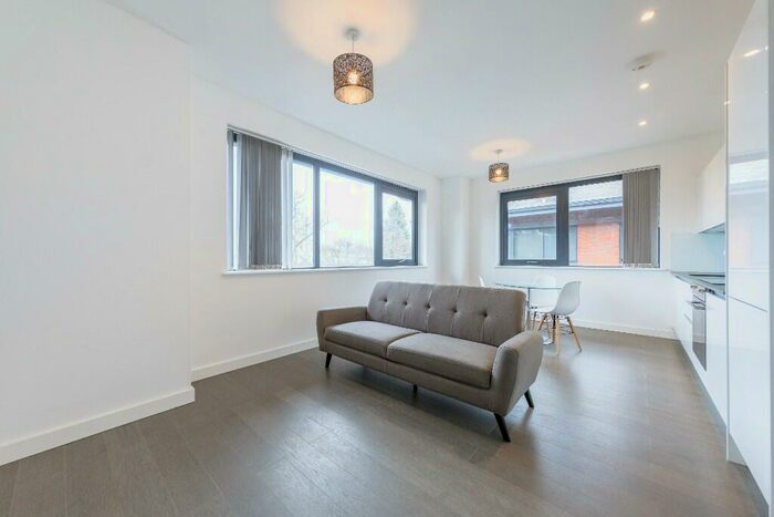 2 Bedroom Flat To Rent In Everard Close, St. Albans, Hertfordshire, AL1