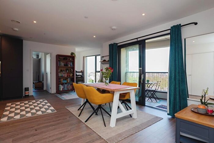 2 Bedroom Flat For Sale In Dipper Drive, London, E3