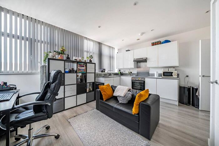 1 Bedroom Flat For Sale In Imperial Drive, Rayners Lane, Harrow, HA2