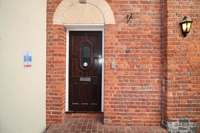 3 Bedroom Flat To Rent In The Courtyard St Annes Well Mews, Lower North Street, Exeter, EX4