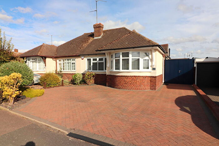 2 Bedroom Semi-Detached Bungalow For Sale In Gooseberry Hill, Warden Hills, Luton, LU3