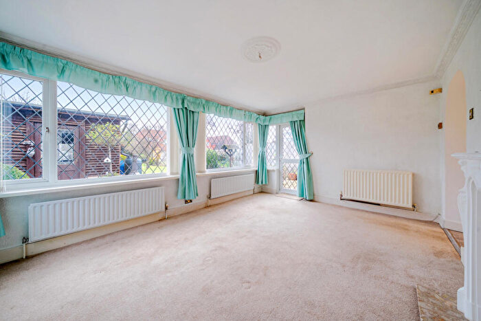 2 Bedroom Bungalow For Sale In Woodmere Avenue, Croydon, CR0