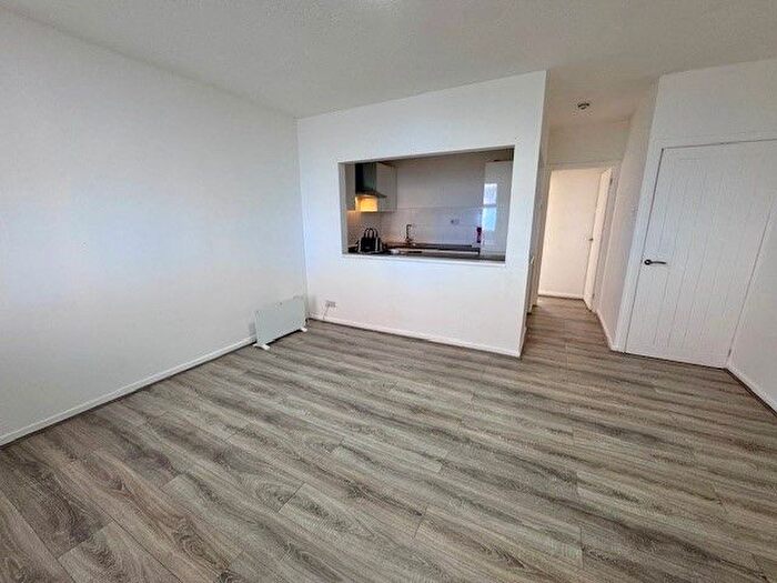 1 Bedroom Property To Rent In Station Road, Westcliff-On-Sea, SS0