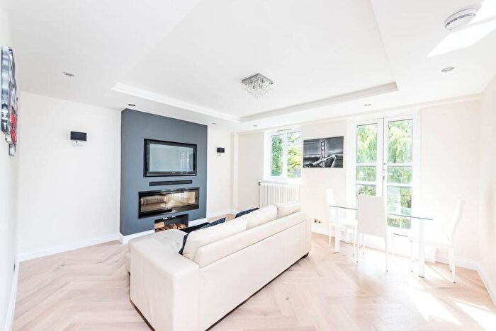 2 Bedroom Flat For Sale In Hortensia Road, Chelsea, London, SW10