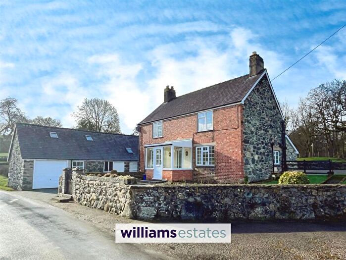 3 Bedroom Detached House For Sale In Glan Yr Afon, Corwen, LL21