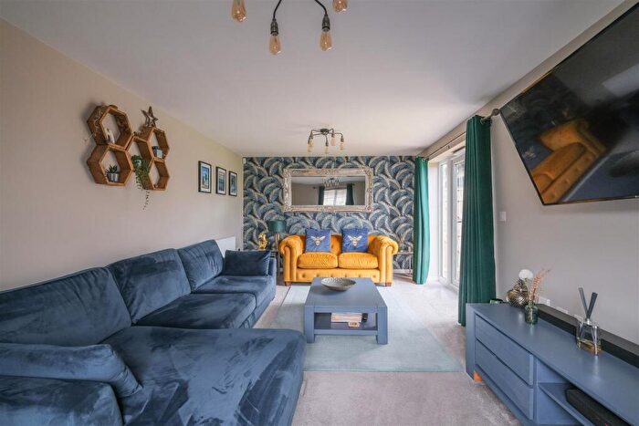 4 Bedroom Detached House For Sale In Anvil Court, Lindley, Huddersfield, HD3