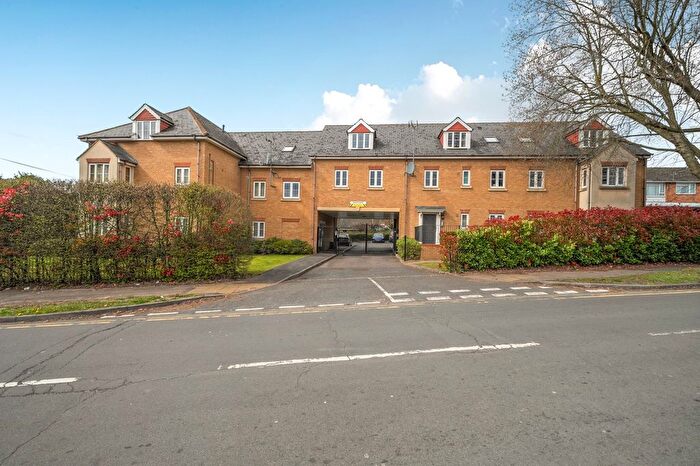 2 Bedroom Flat For Sale In Highway Avenue, Maidenhead, SL6