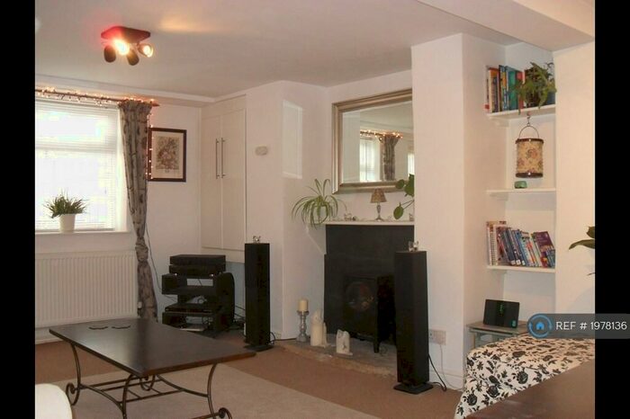 1 Bedroom Flat To Rent In Laurel Bank, Leeds, LS7