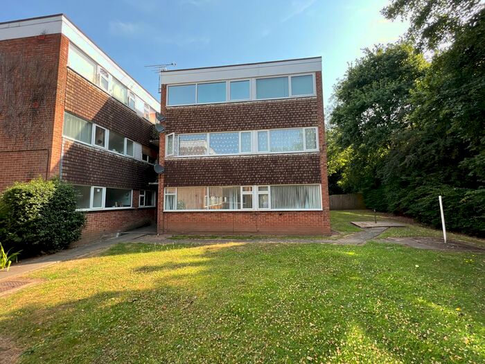 2 Bedroom Flat To Rent In Yarningale Road, Willenhall, Coventry, CV3