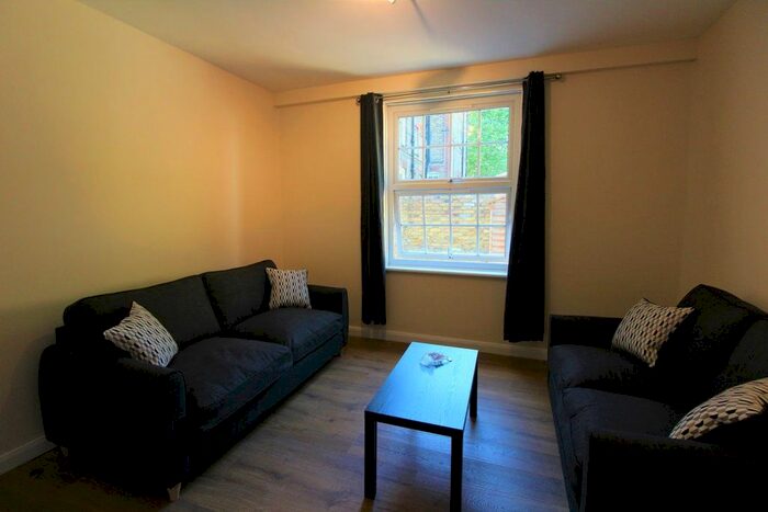 3 Bedroom Property To Rent In George Row, London, SE16
