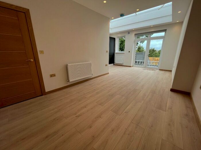 3 Bedroom Terraced House To Rent In Hamilton Road, London, NW11