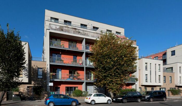 3 Bedroom Flat To Rent In Bishops Way, London, E2